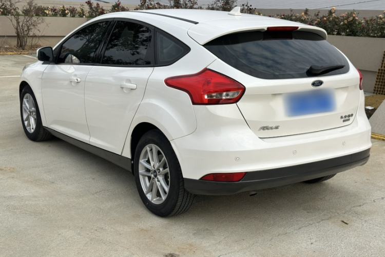 Used Ford Focus 2015 Hatchback EcoBoost 125 Manual – Ultra-Style Edition Exterior 4