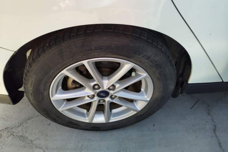 Used Ford Focus 2015 Sedan 1.6L Automatic Trend Model Exterior 4