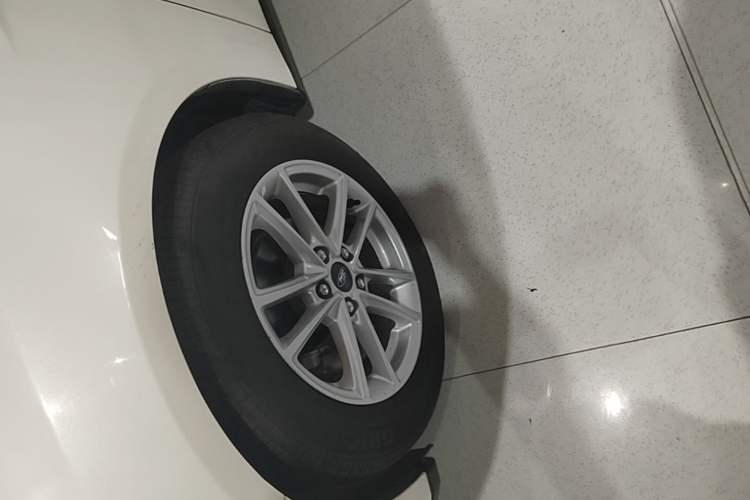 Used Ford Focus 2015 Sedan EcoBoost 180 Automatic Elite Model Exterior 4
