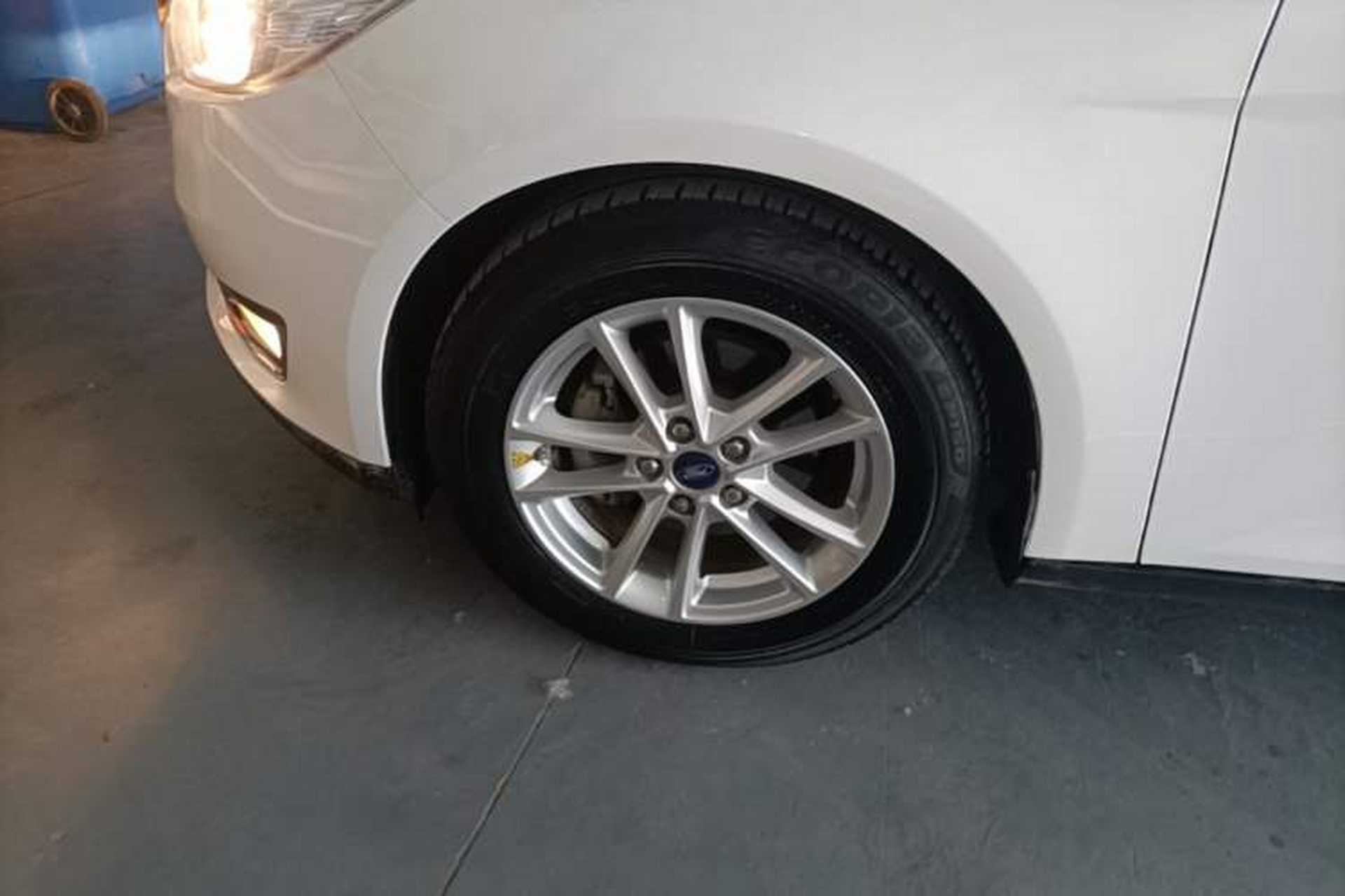 Used Ford Focus 2015 Hatchback 1.6L Automatic Fashion Edition Exterior 4