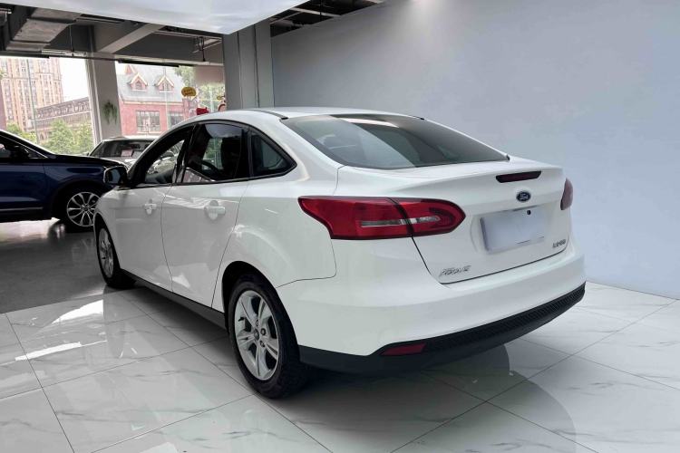 Used Ford Focus 2015 Sedan 1.6L Automatic Comfort Model Exterior 4