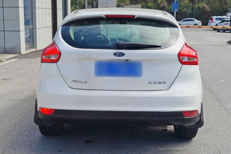 Used Ford Focus 2015 Hatchback 1.6L Automatic Comfort Model Exterior 4