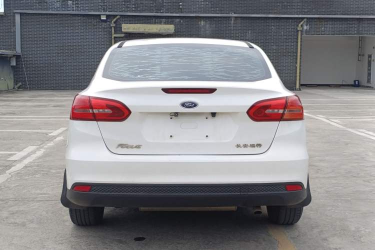 Used Ford Focus 2015 Sedan 1.6L Manual Comfort Model Exterior 4