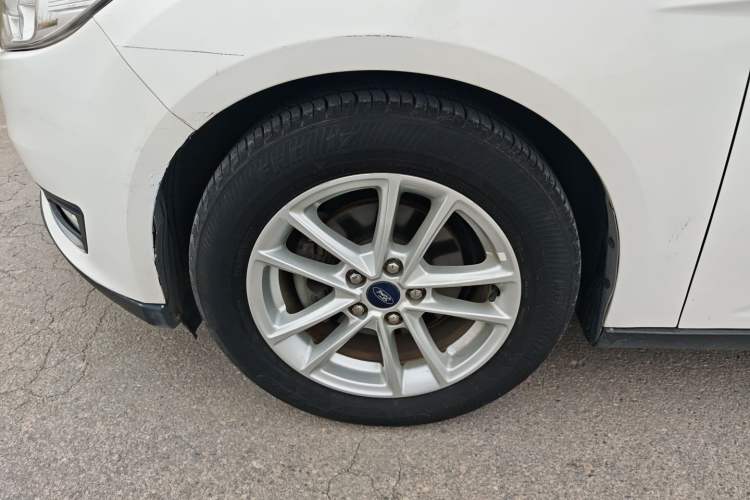 Used Ford Focus 2015 Hatchback 1.6L Automatic Fashion Edition Exterior 4