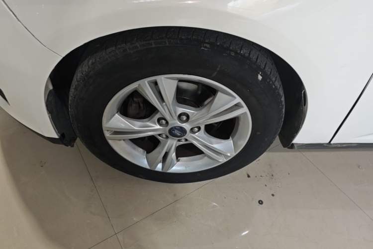 Used Ford Focus 2015 Sedan 1.6L Automatic Comfort Model Exterior 4