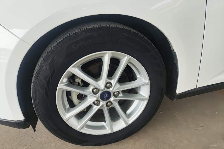 Used Ford Focus 2015 Sedan 1.6L Automatic Trend Model Exterior 4