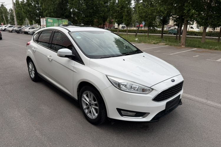 Used Ford Focus 2015 Hatchback 1.6L Automatic Fashion Edition Exterior 4