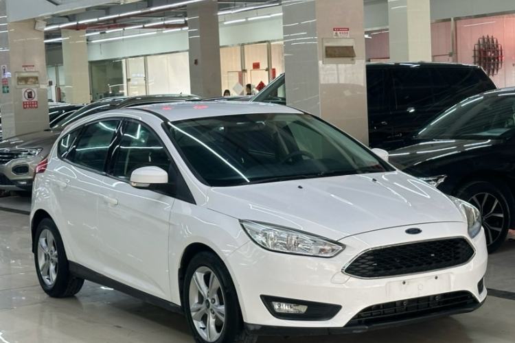 Used Ford Focus 2015 Hatchback 1.6L Automatic Comfort Model Exterior 4