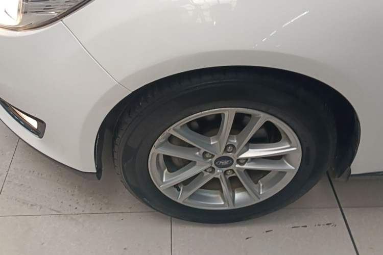 Used Ford Focus 2015 Sedan 1.6L Automatic Trend Model Exterior 4
