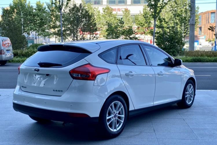 Used Ford Focus 2015 Hatchback 1.6L Manual Fashion Edition Exterior 4