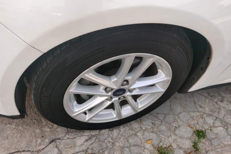 Used Ford Focus 2015 Sedan EcoBoost 125 Automatic Supreme Style Edition Exterior 4
