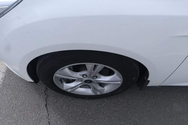 Used Ford Focus 2015 Hatchback 1.6L Automatic Comfort Model Exterior 4