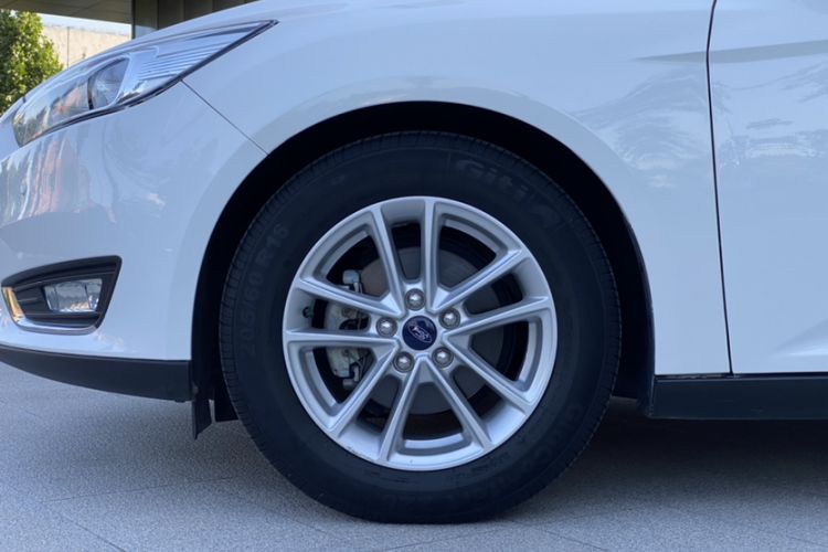 Used Ford Focus 2015 Hatchback 1.6L Manual Fashion Edition Exterior 4