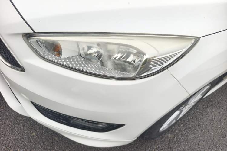 Used Ford Focus 2015 Hatchback EcoBoost 180 Automatic Elite Model Exterior 4