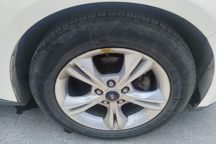 Used Ford Focus 2015 Sedan 1.6L Automatic Comfort Model Exterior 4