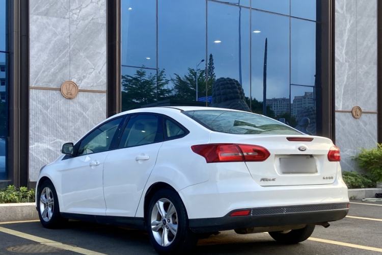 Used Ford Focus 2015 Sedan 1.6L Automatic Comfort Model Exterior 4