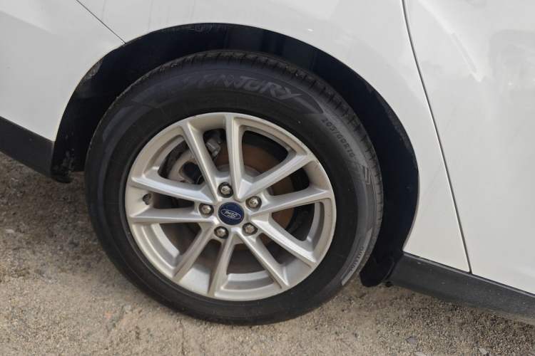 Used Ford Focus 2015 Sedan EcoBoost 180 Automatic Elite Model Exterior 5