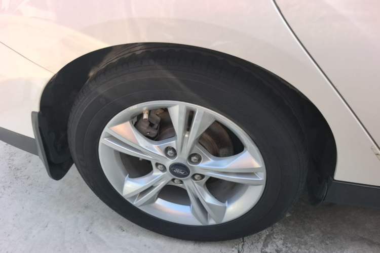 Used Ford Focus 2015 Sedan 1.6L Manual Comfort Model Exterior 5