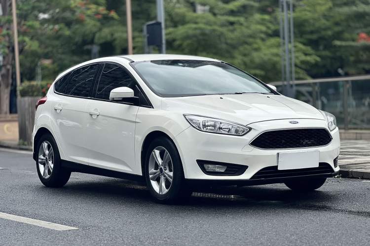 Used Ford Focus 2015 Hatchback 1.6L Automatic Comfort Model Exterior 5