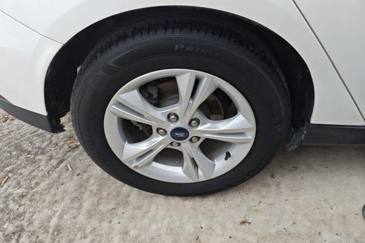 Used Ford Focus 2015 Hatchback 1.6L Automatic Comfort Model Exterior 5
