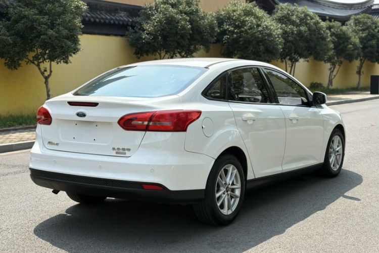 Used Ford Focus 2015 Sedan EcoBoost 125 Automatic Supreme Style Edition Exterior 5