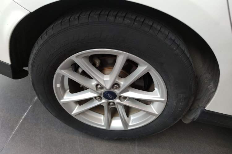 Used Ford Focus 2015 Sedan EcoBoost 180 Automatic Elite Model Exterior 5