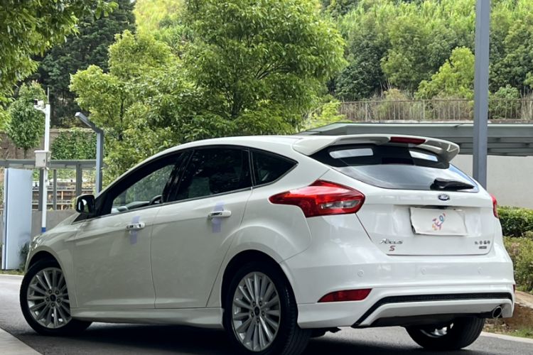 Used Ford Focus 2015 Hatchback EcoBoost 180 Automatic Sport Model Exterior 5