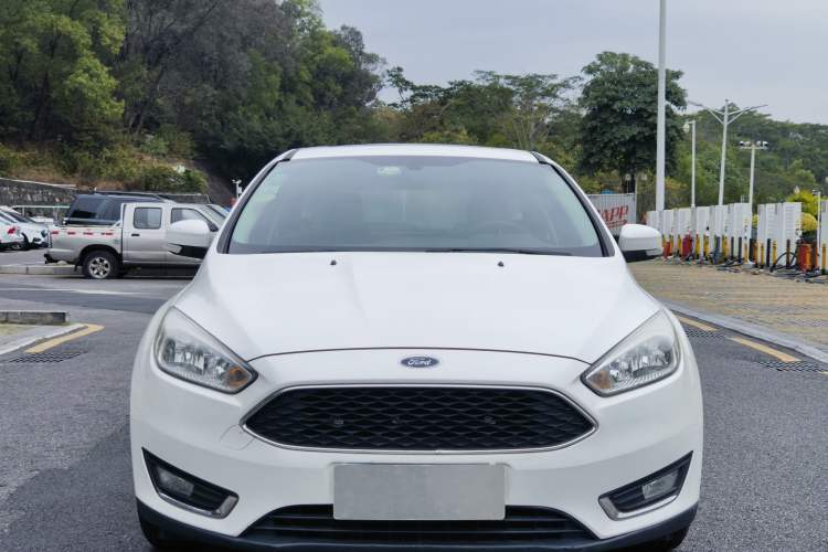 Used Ford Focus 2015 Hatchback 1.6L Automatic Fashion Edition Exterior 5