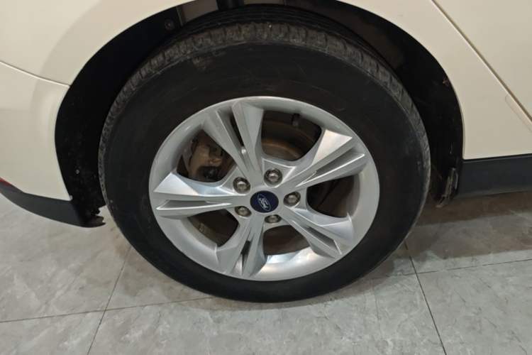 Used Ford Focus 2015 Hatchback 1.6L Automatic Comfort Model Exterior 5