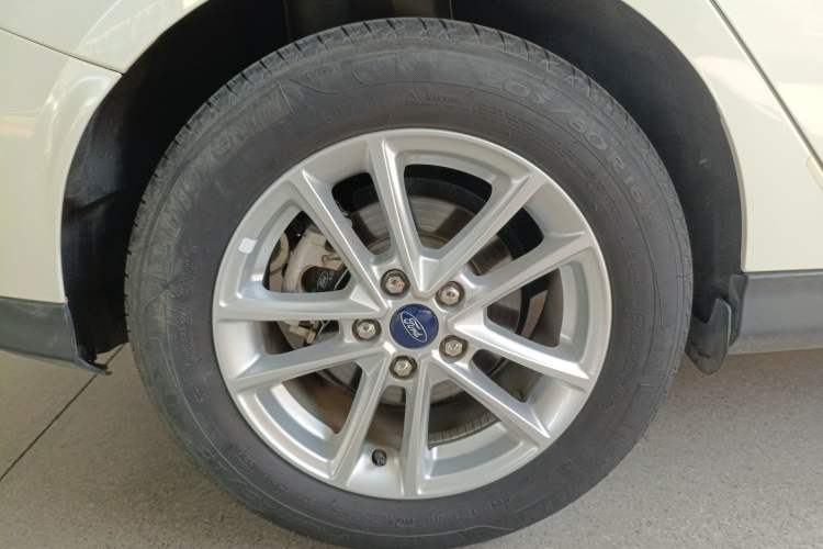 Used Ford Focus 2015 Hatchback 1.6L Automatic Fashion Edition Exterior 5