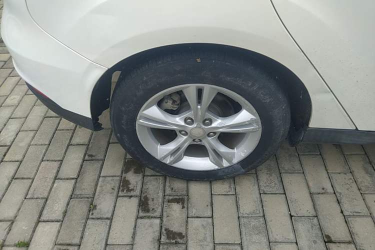 Used Ford Focus 2015 Hatchback 1.6L Automatic Comfort Model Exterior 5