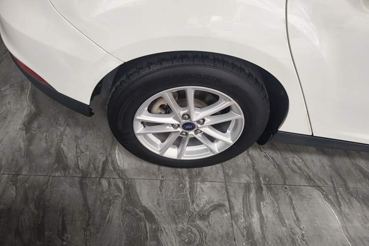 Used Ford Focus 2015 Hatchback 1.6L Automatic Fashion Edition Exterior 5