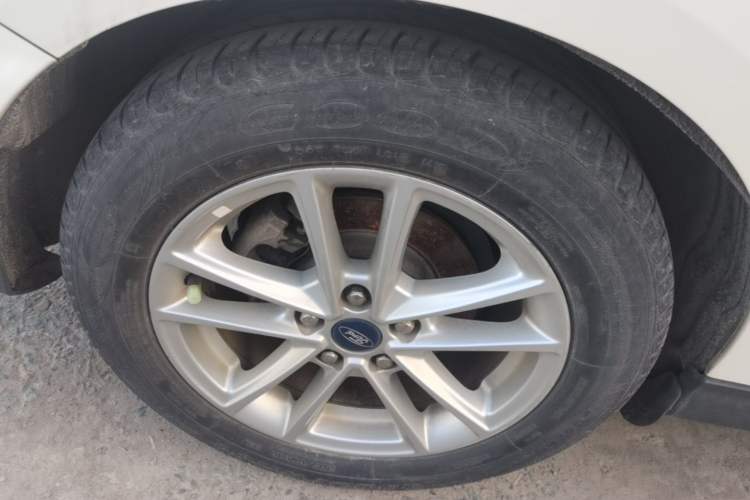 Used Ford Focus 2015 Sedan 1.6L Automatic Trend Model Exterior 5