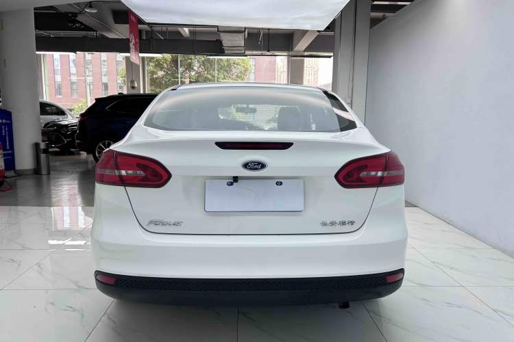 Used Ford Focus 2015 Sedan 1.6L Automatic Comfort Model Exterior 5
