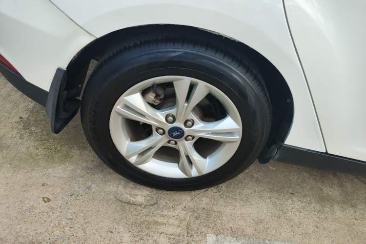 Used Ford Focus 2015 Hatchback 1.6L Automatic Comfort Model Exterior 5