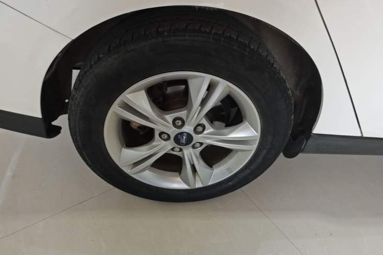 Used Ford Focus 2015 Sedan 1.6L Automatic Comfort Model Exterior 5