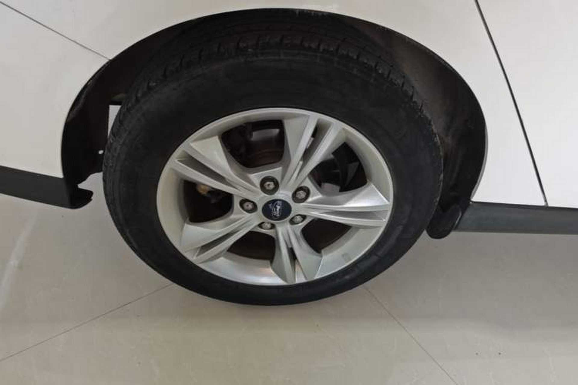 Used Ford Focus 2015 Sedan 1.6L Automatic Comfort Model Exterior 5