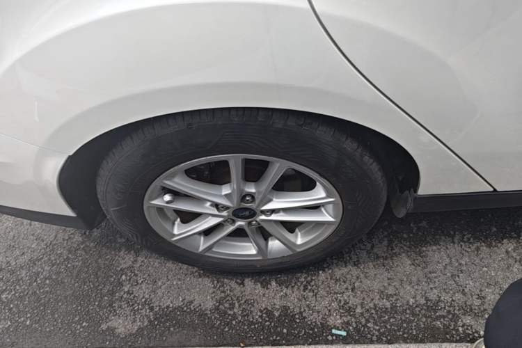 Used Ford Focus 2015 Sedan 1.6L Automatic Trend Model Exterior 5