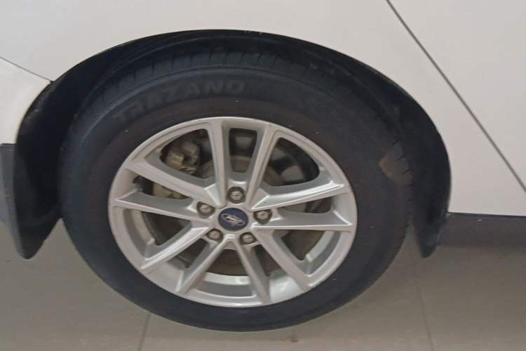 Used Ford Focus 2015 Sedan 1.6L Automatic Trend Model Exterior 5
