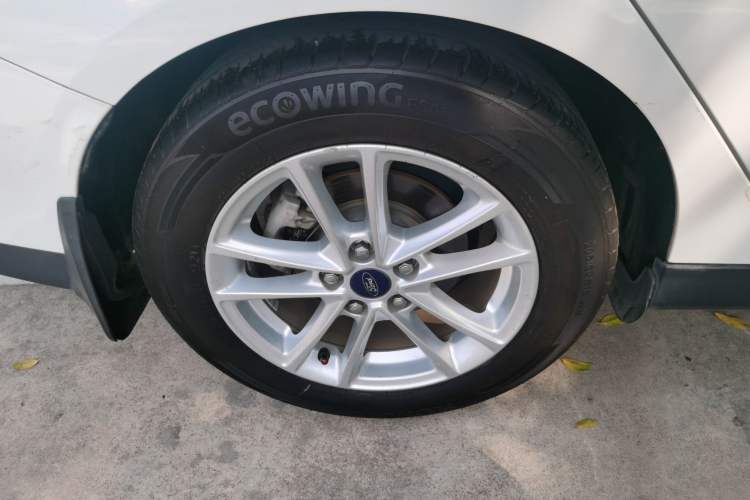 Used Ford Focus 2015 Sedan EcoBoost 125 Automatic Supreme Style Edition Exterior 5