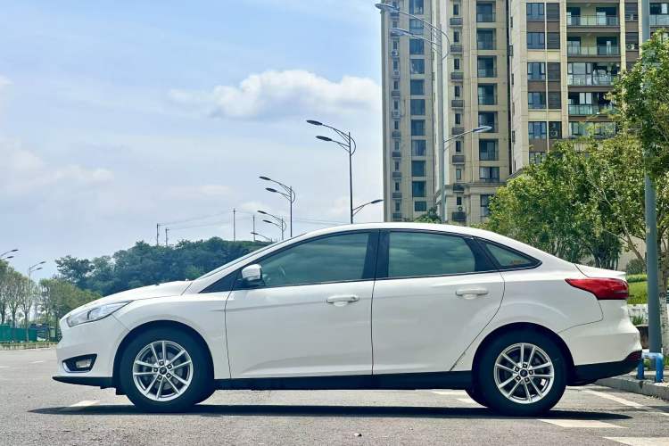 Used Ford Focus 2015 Sedan 1.6L Manual Fashion Edition Exterior 5