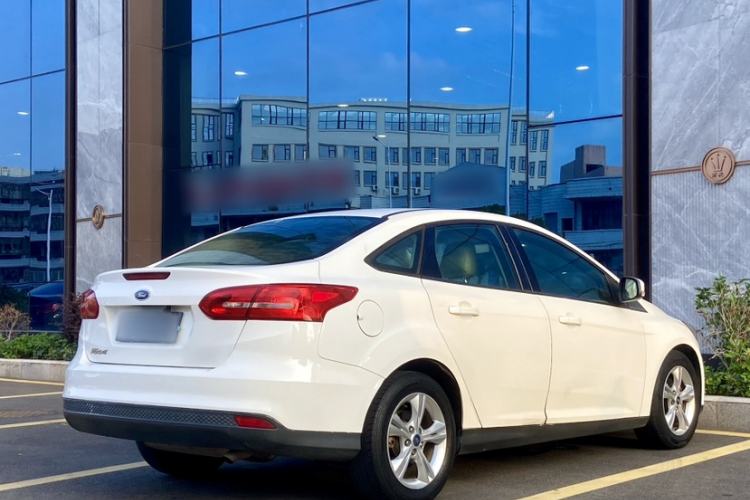 Used Ford Focus 2015 Sedan 1.6L Automatic Comfort Model Exterior 5