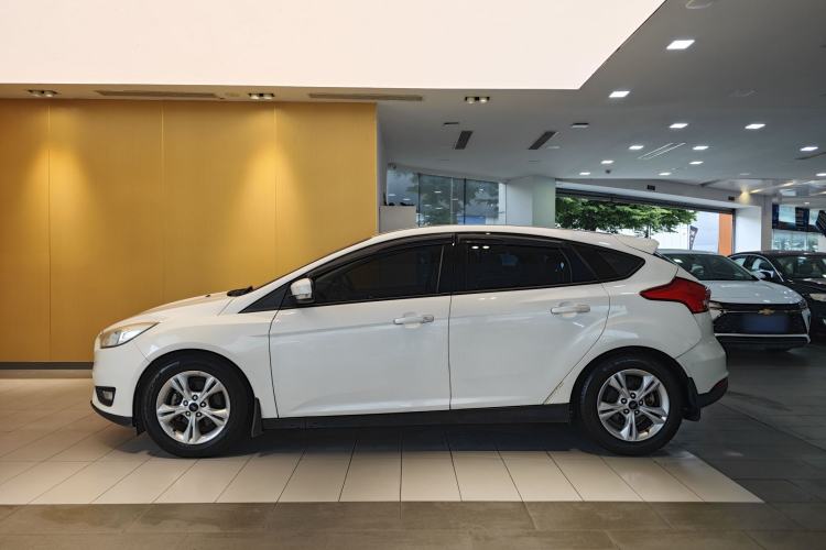 Used Ford Focus 2015 Hatchback 1.6L Automatic Comfort Model Exterior 6