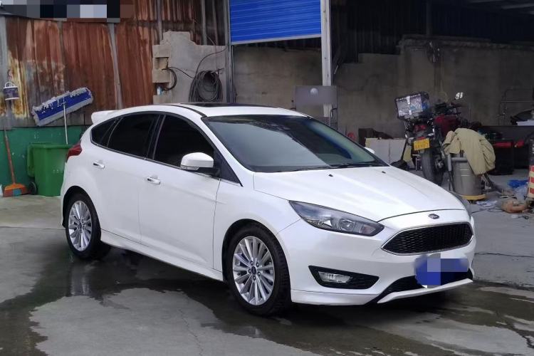 Used Ford Focus 2015 Hatchback EcoBoost 180 Automatic Sport Model Exterior 6