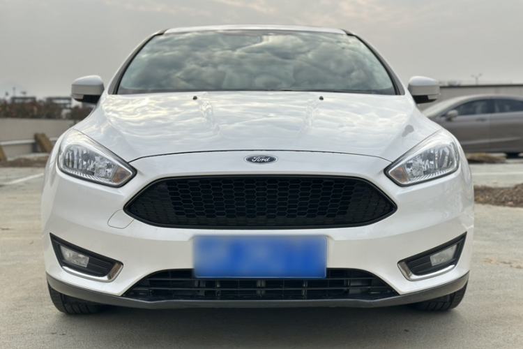 Used Ford Focus 2015 Hatchback EcoBoost 125 Manual – Ultra-Style Edition Exterior 6