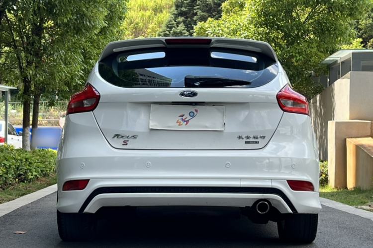 Used Ford Focus 2015 Hatchback EcoBoost 180 Automatic Sport Model Exterior 6