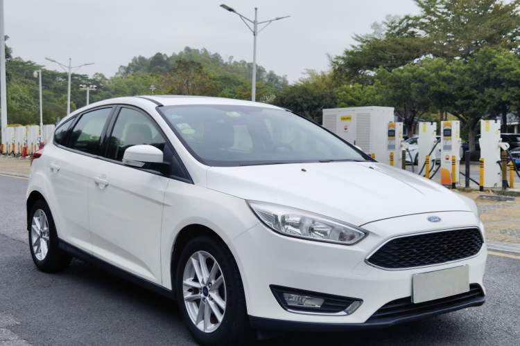 Used Ford Focus 2015 Hatchback 1.6L Automatic Fashion Edition Exterior 6