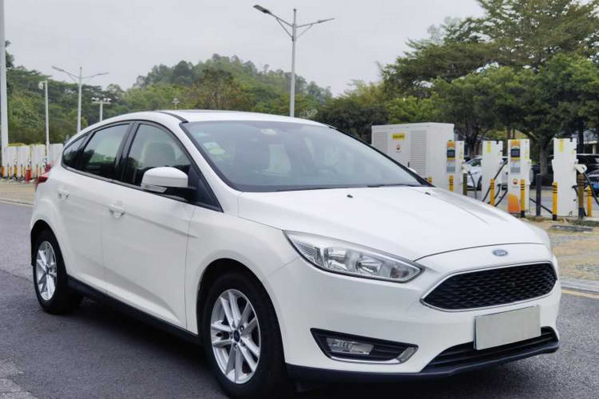 Used Ford Focus 2015 Hatchback 1.6L Automatic Fashion Edition Exterior 6