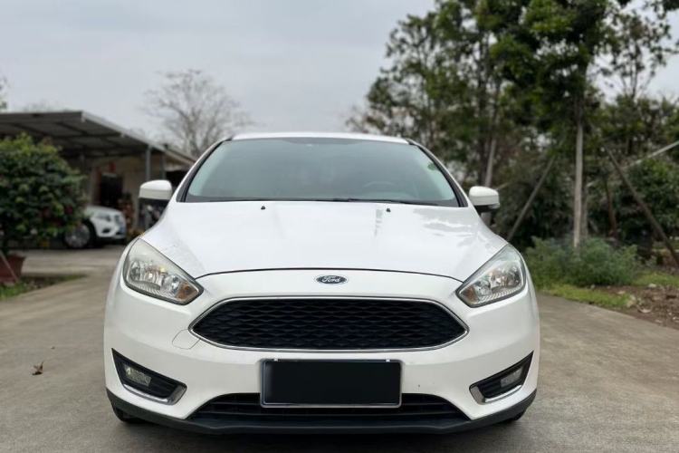 Used Ford Focus 2015 Hatchback EcoBoost 125 Automatic Supreme Style Edition Exterior 6