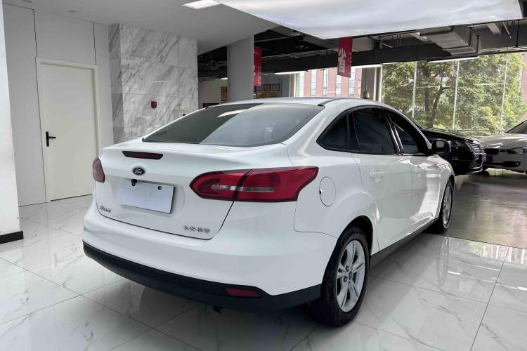 Used Ford Focus 2015 Sedan 1.6L Automatic Comfort Model Exterior 6